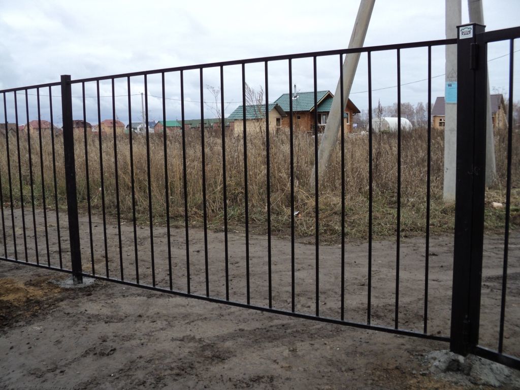 Забор из прутьев металлический